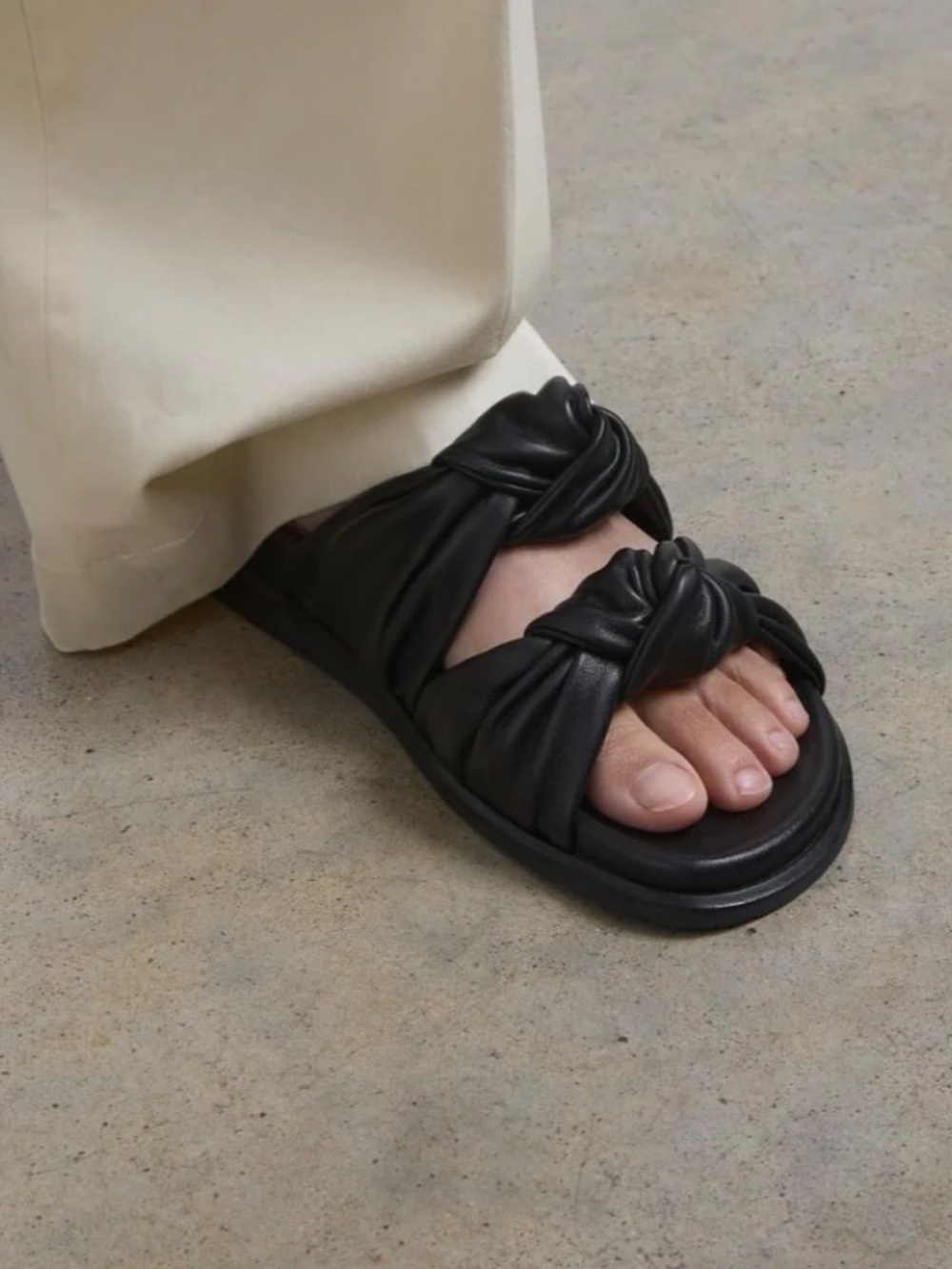 Beautiful Italian Leather Sandal - Picture 4 of 7